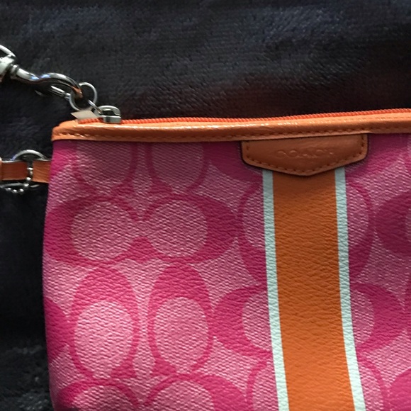 Small brand new Coach leather wristlet - Picture 3 of 11